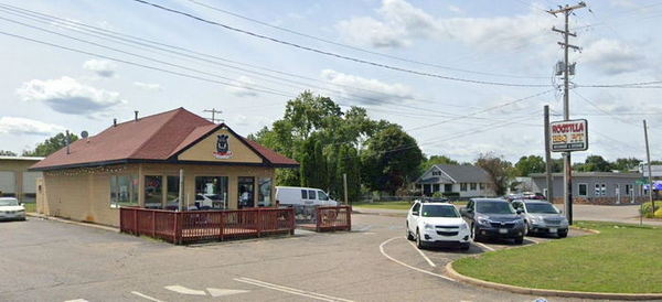A&W Restaurant - Battle  Creek - 889 W Columbia Ave (newer photo)